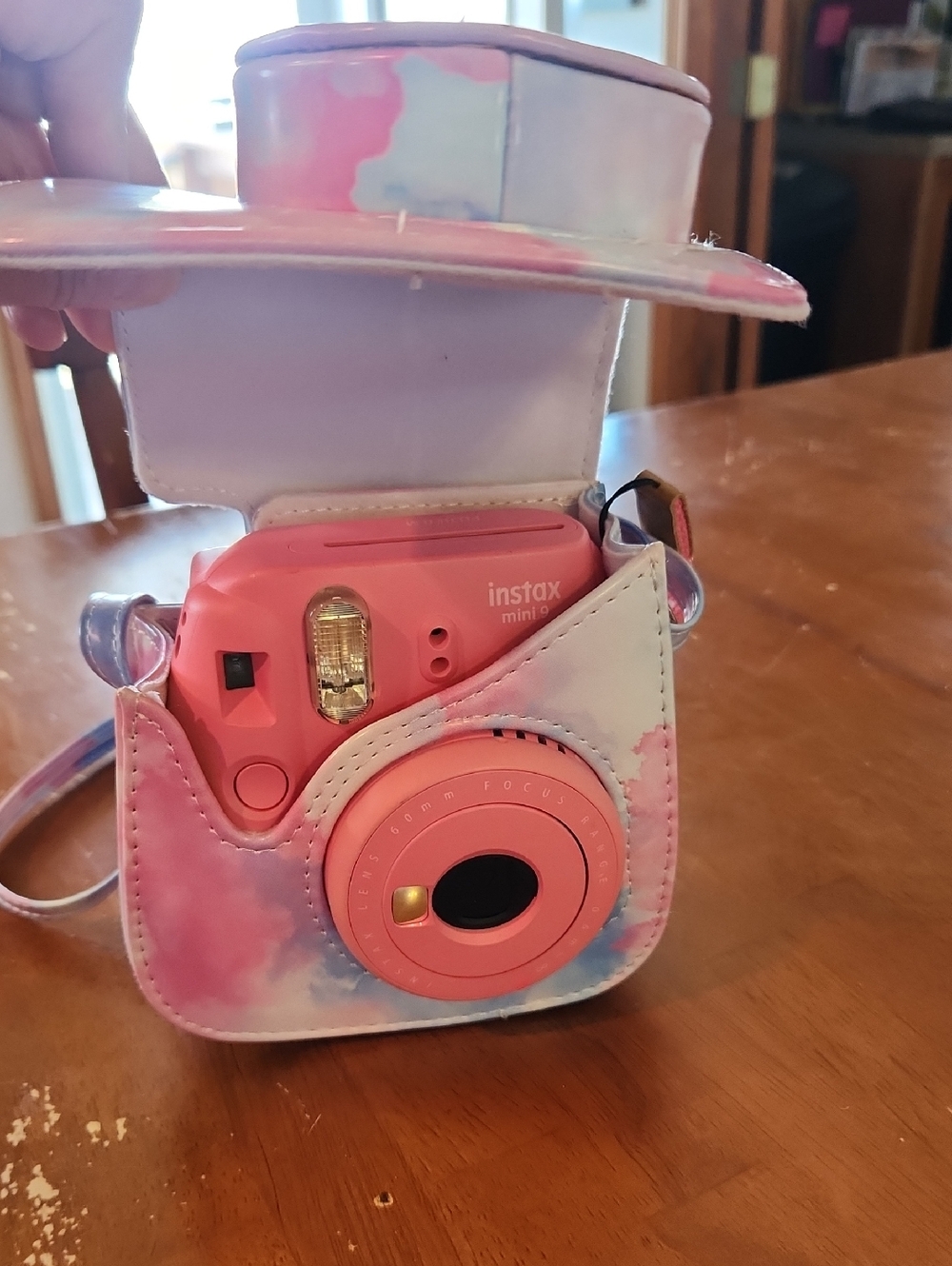 Fujifilm Instax Mini 9 Instant Camera in Flamingo Pink With Carry Case